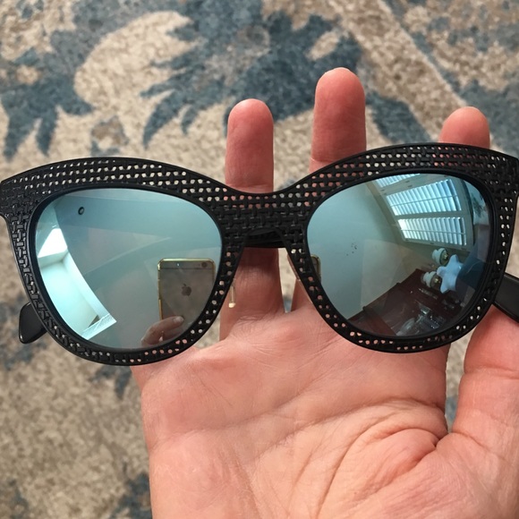 100% authentic Marc Jacobs Perforated Metal Mirrored Sunglasses - Picture 3 of 10